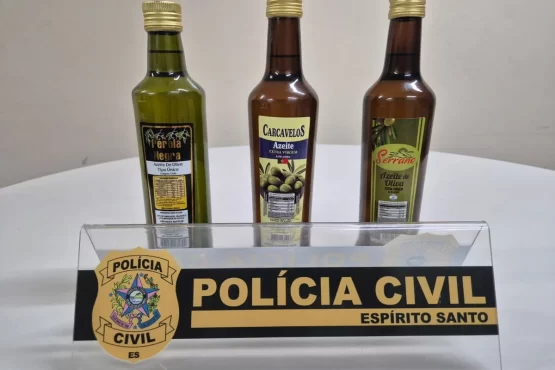 Operação da Polícia Civil apreende 428 garrafas de azeite suspeito na grande Vitória