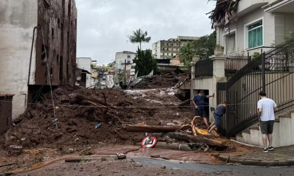 Casagrande oferece apoio do ES a Minas após tragédia das chuvas que deixou 22 mortos