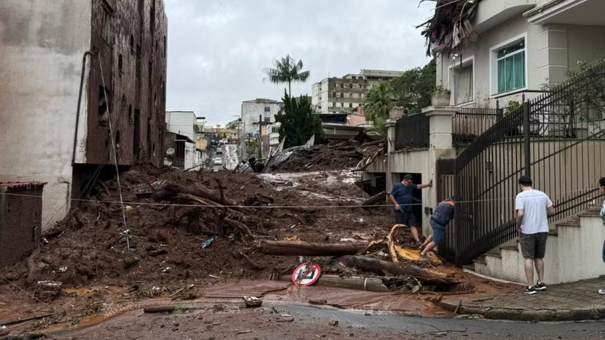 Casagrande oferece apoio do ES a Minas após tragédia das chuvas que deixou 22 mortos
