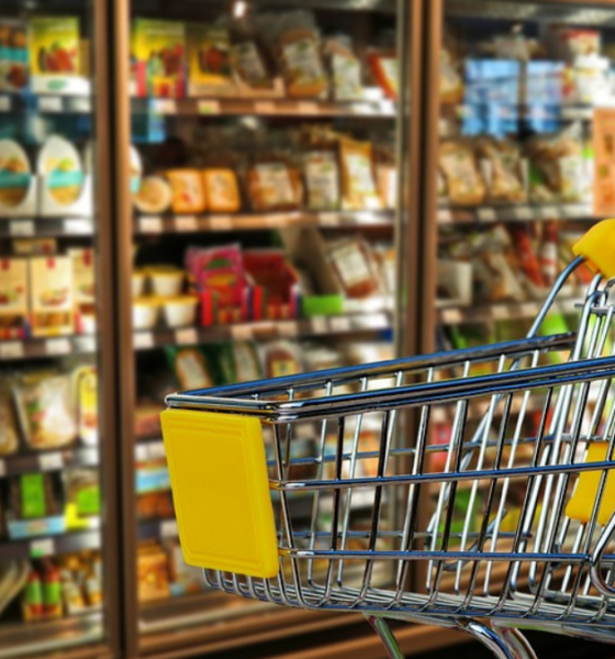 Supermercados ajustam horário após fim de funcionamento aos domingos