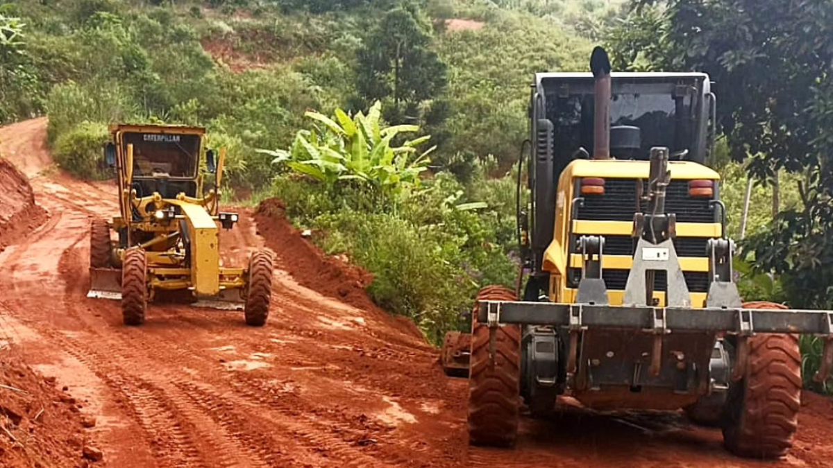 Prefeitura de Santa Teresa intensifica manutenção nas estradas do interior