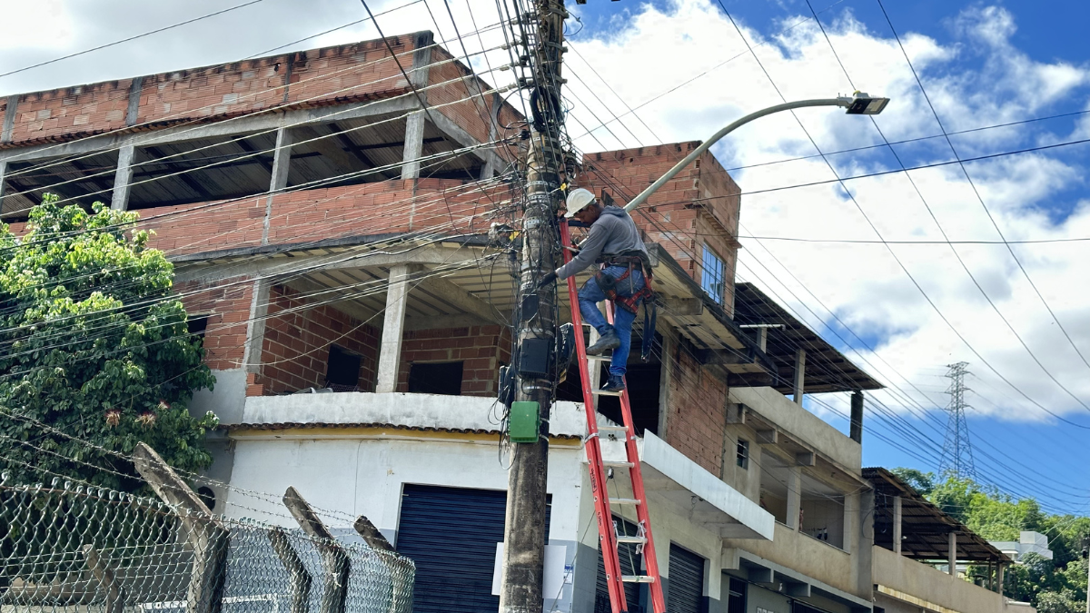 Chega de fios soltos: Colatina inicia retirada em todos os bairros