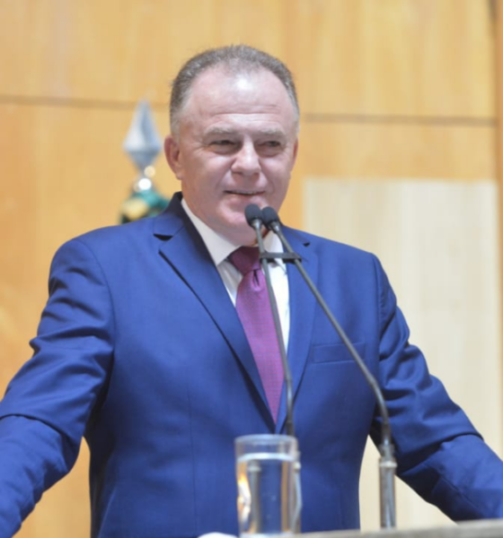 Casagrande anuncia renúncia ao governo do ES para disputar vaga no Senado