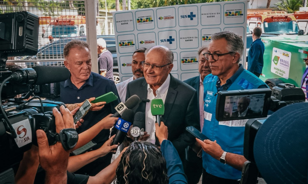 Alckmin e Padilha inauguram radioterapia em Colatina e entregam ambulâncias para municípios do ES