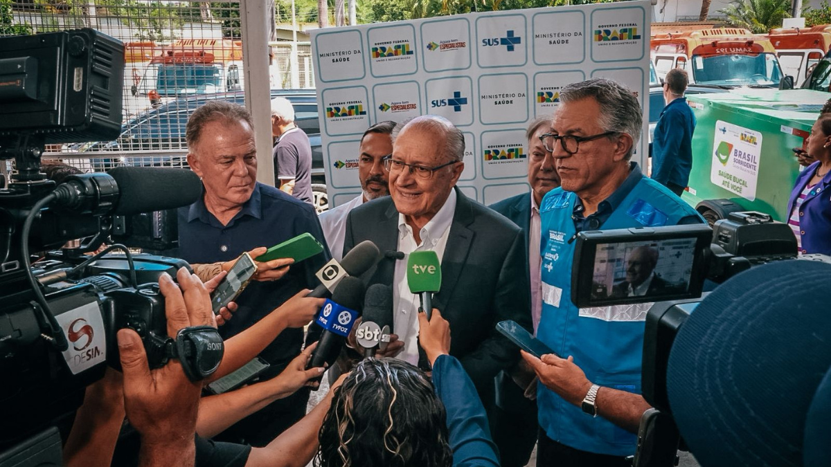 Alckmin e Padilha inauguram radioterapia em Colatina e entregam ambulâncias para municípios do ES