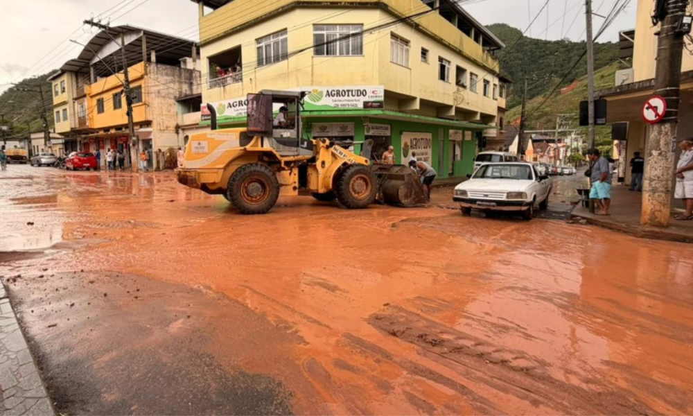 Chuva intensa provoca alagamentos e deixa famílias desalojadas em Muniz Freire